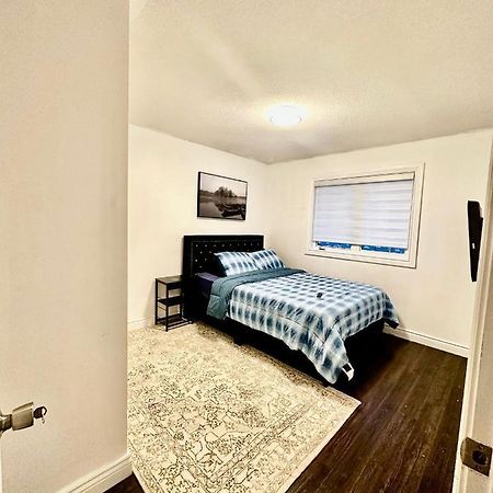 Deluxe Double Room Ii- Hazel Stays Mississauga Ngoại thất bức ảnh