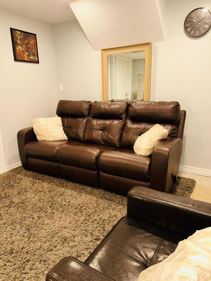 Deluxe Double Room Ii- Hazel Stays Mississauga Ngoại thất bức ảnh
