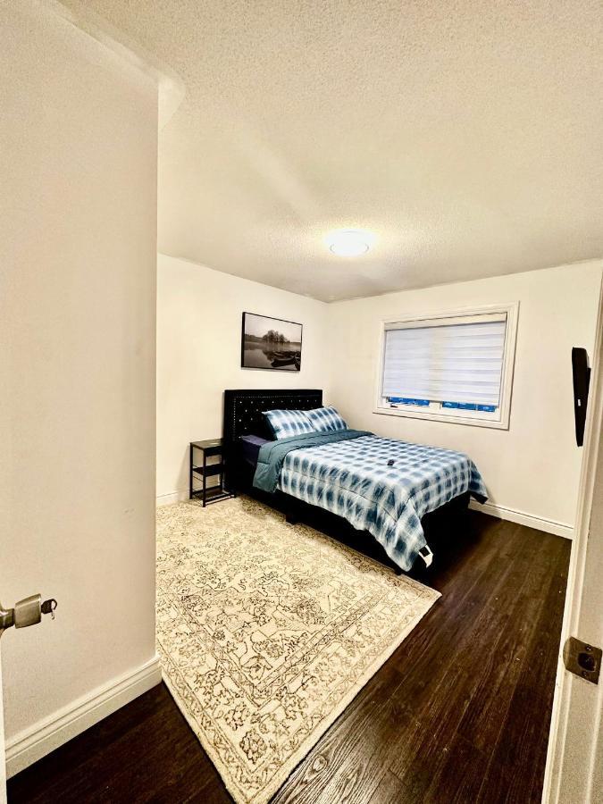 Deluxe Double Room Ii- Hazel Stays Mississauga Ngoại thất bức ảnh